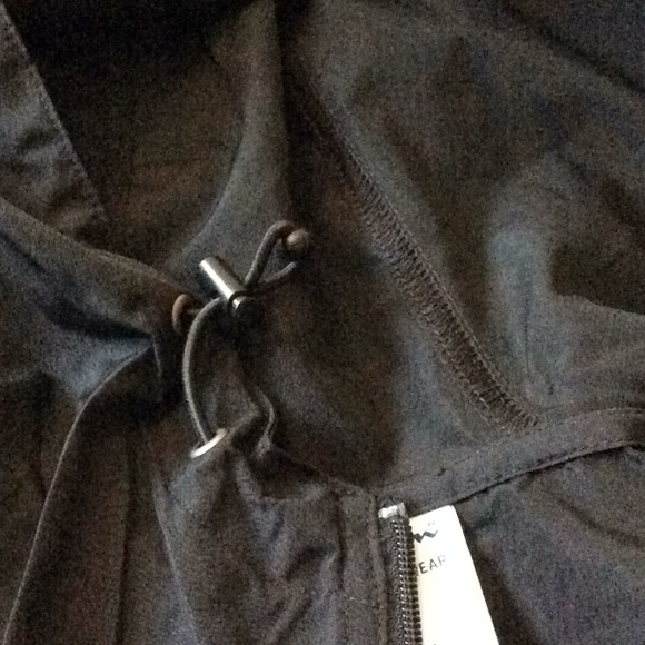 NWT Women’s  windbreaker - Picture 11 of 11